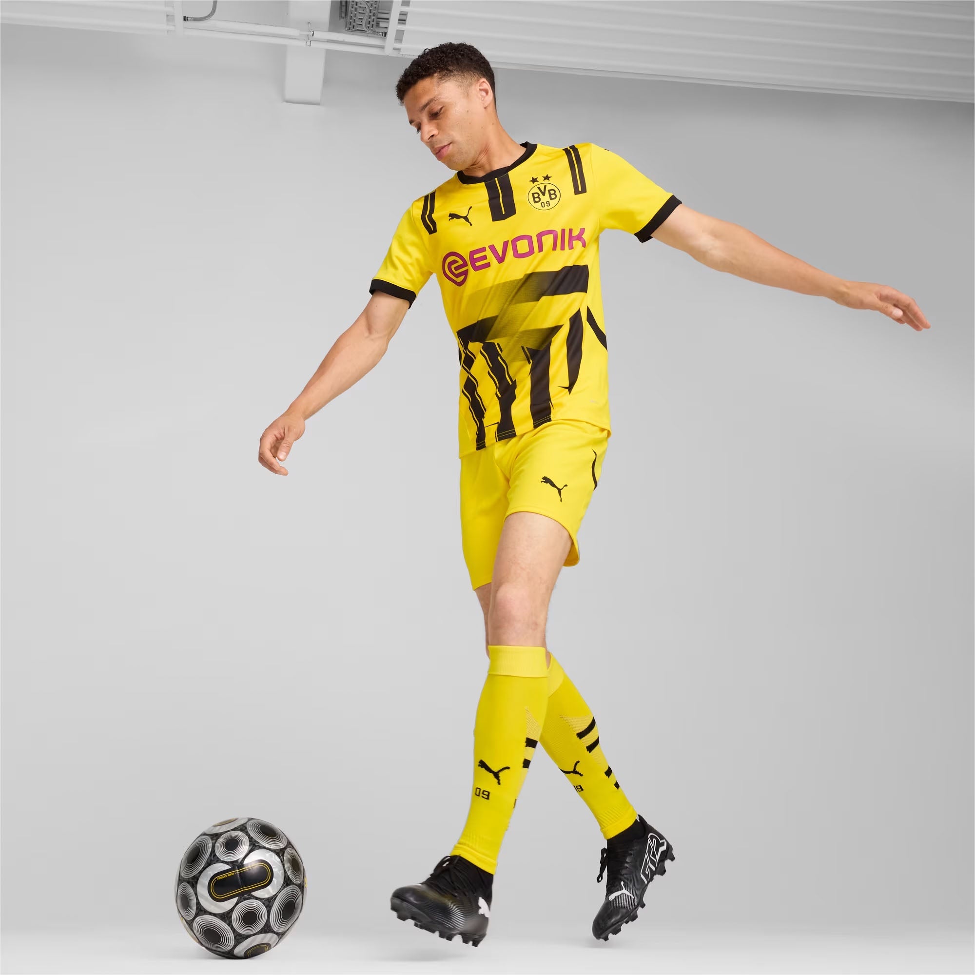 Borussia Dortmund Cup 24/25 Fußballtrikot