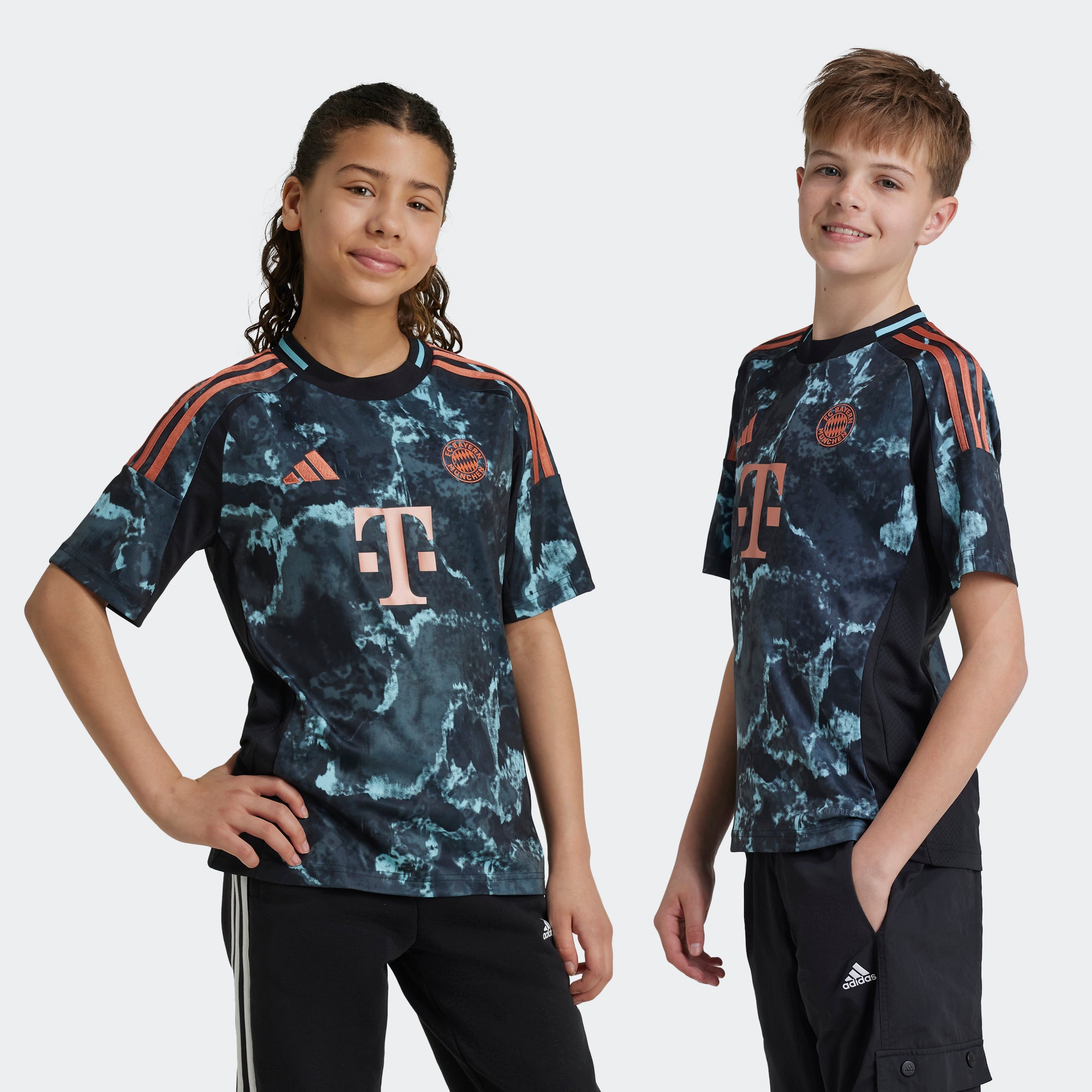 Bayern Munich 24/25 Away Football Shirt Jnr