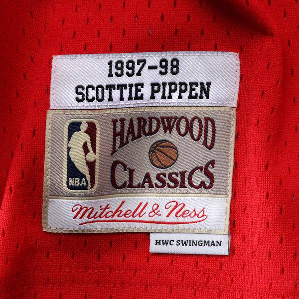 Mens Chicago Bulls Scottie Pippen Mitchell &amp; Ness Red 1997-98 Hardwood Classics Swingman Jersey